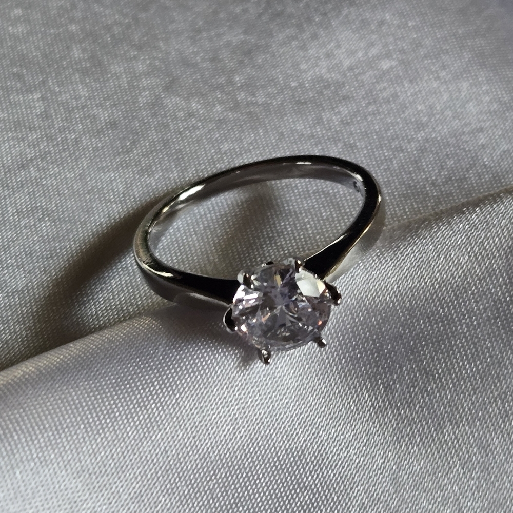 Pretty Bird Silver Solitare (Size 8.5) Ring